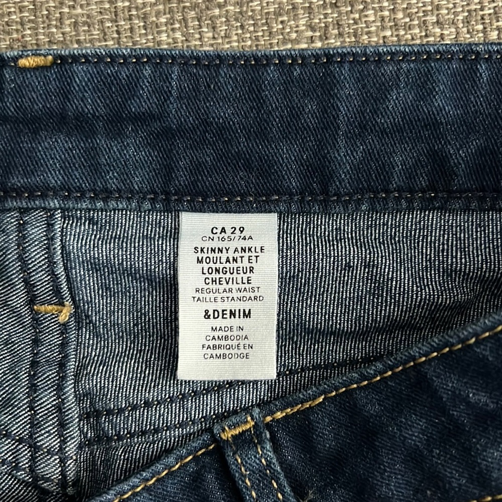 Women’s blue jeans size 29